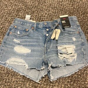 New with tags denim Levi shorts distressed